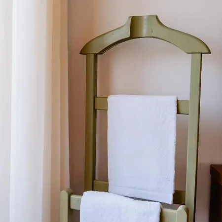 The Valley, Apartamentos Em Casa De Campo Nas Montanhas Magicas - A Sala E A Cozinha, Localizadas Numa Cabana De Madeira, Sao Partilhadas Hétvégi ház *