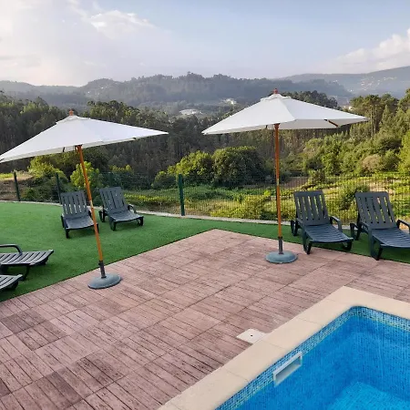 The Valley, Apartamentos Em Casa De Campo Nas Montanhas Magicas - A Sala E A Cozinha, Localizadas Numa Cabana De Madeira, Sao Partilhadas Hétvégi ház