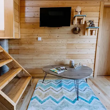 The Valley, Apartamentos Em Casa De Campo Nas Montanhas Magicas - A Sala E A Cozinha, Localizadas Numa Cabana De Madeira, Sao Partilhadas Hétvégi ház