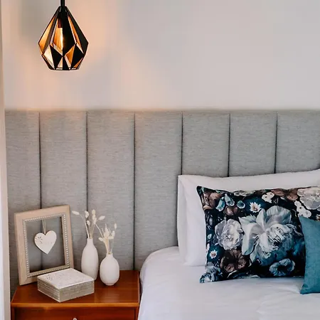 The Valley, Apartamentos Em Casa De Campo Nas Montanhas Magicas - A Sala E A Cozinha, Localizadas Numa Cabana De Madeira, Sao Partilhadas Hétvégi ház